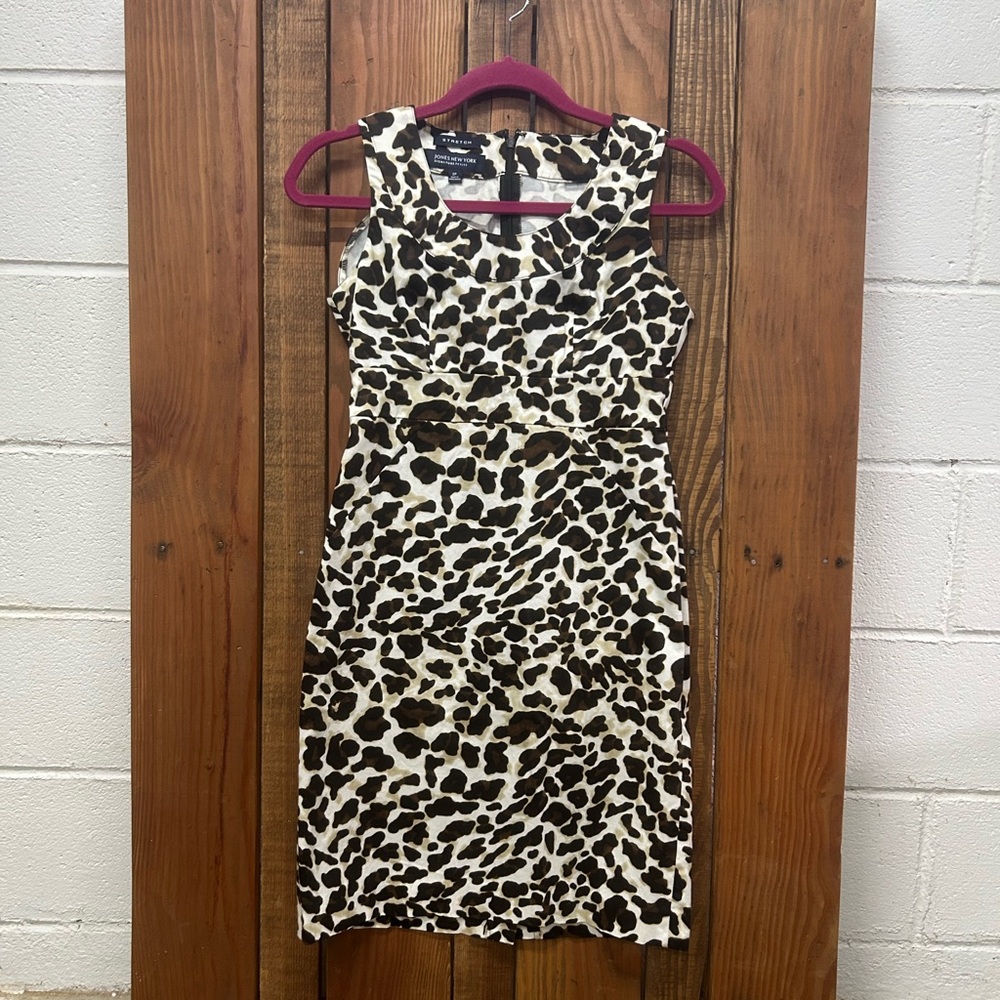 Jones New York size 2 petite leopard dress - Picture 3 of 9